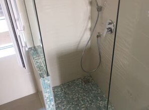 Shower, towels - Olive Grove Apartment (Podgora)