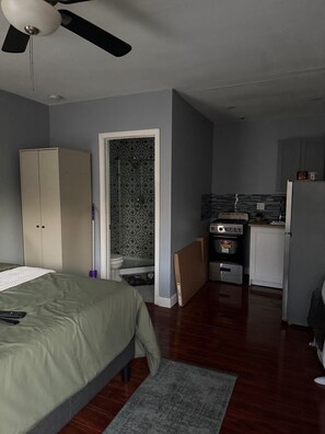 Room - Quiet, Charming LA Back house — Minutes from SOFI, the Forum & the Beach (Los Angeles)