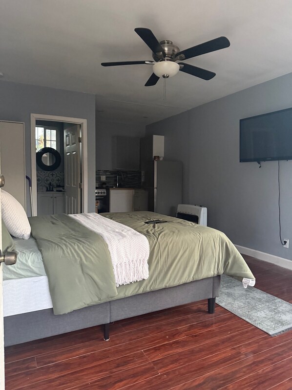 Room - Quiet, Charming LA Back house — Minutes from SOFI, the Forum & the Beach (Los Angeles)