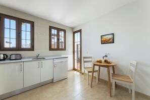 Private kitchen - Home2Book Exclusive Villa Volcán Art & Light (Yaiza)