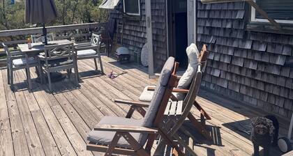 Cozy, 3-Bedroom Bungalow just a short walk to beach and sound.