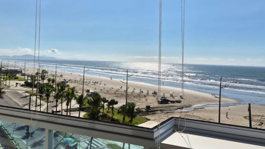 Apto com Varanda e Vista Mar Para 6 Vila Cai ara