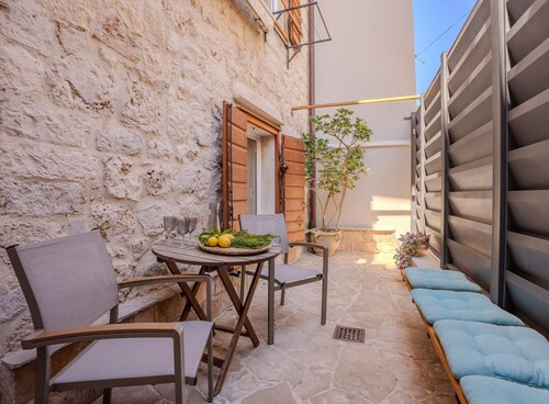 Studio Apartment with Terrace