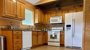 Private kitchen - Lakeside Cabin at Deer Run by Stay Current River (Van Buren)