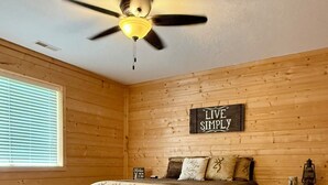 Room - Lakeside Cabin at Deer Run by Stay Current River (Van Buren)