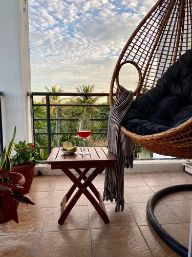 3BR ensuite w/pool near beach