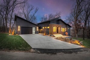 Exterior - Pedal and Pause on Ayton Ln (Bella Vista)