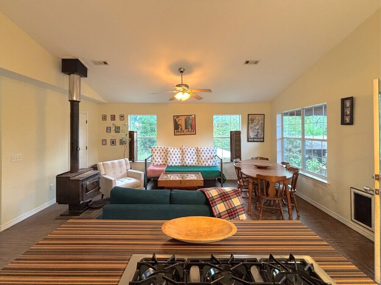 TV, fireplace
