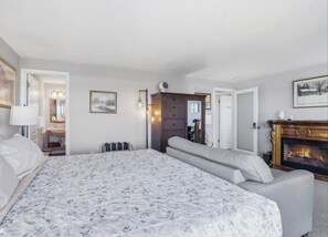 6 slaapkamers, een strijkplank/strijkijzer, wifi, beddengoed