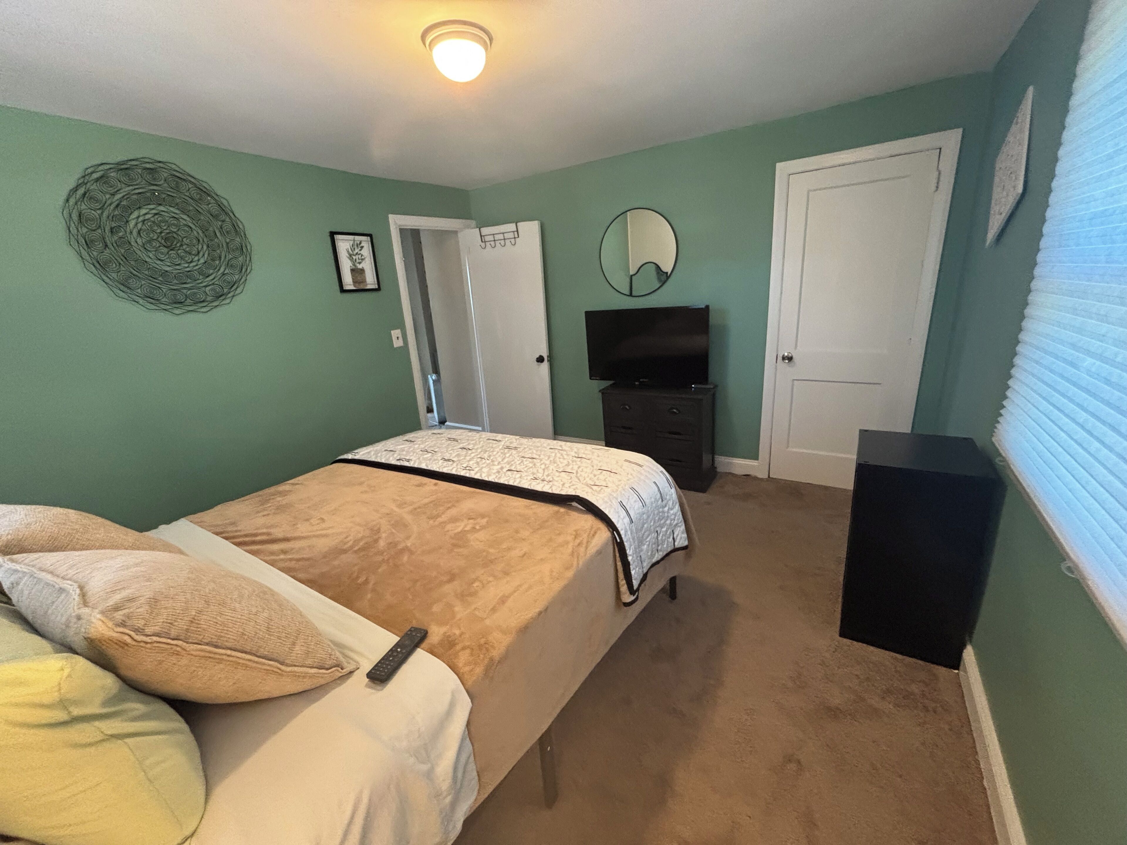 2 chambres, fer et planche à repasser, accès au Wi-Fi (inclus)
