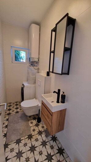 Dusche, Haartrockner, Handtücher, Seife