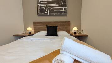 Desk, iron/ironing board, WiFi, bed sheets