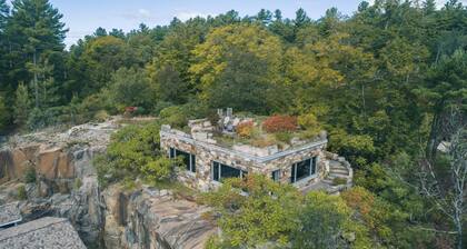 7 bed 12 bath cottage on Lake Muskoka