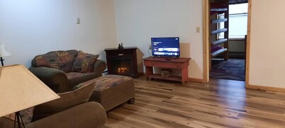 Cozy 1-bedroom apartment in serene Grand Marais. Sleeps 4