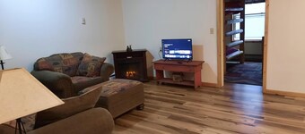 Cozy 1-bedroom apartment in serene Grand Marais. Sleeps 4