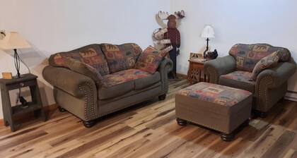 Cozy 1-bedroom apartment in serene Grand Marais. Sleeps 4