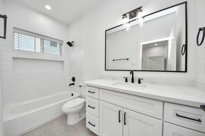 Dusche, Handtücher, Seife, Toilettenpapier