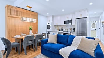 Studio (2 Bedrooms) | Interior