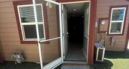 Beautiful studio with AC -head in charming Antioch private entry fully furnished