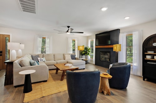 Mystic Oak Manor- Sleeps 16-Game Room-Lake Texoma