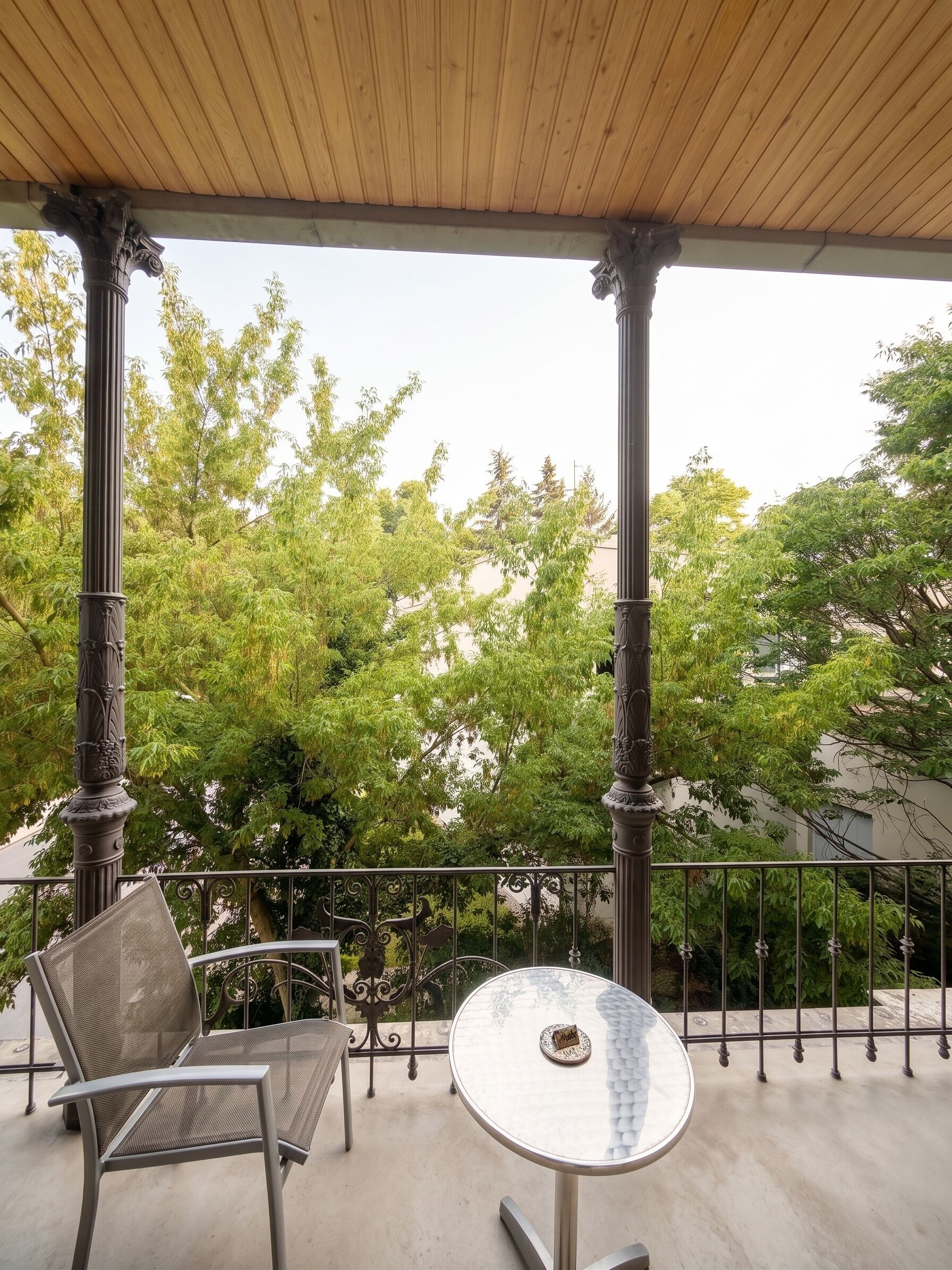 Chambre Double, vue cour intérieure | Enceinte de l’hébergement