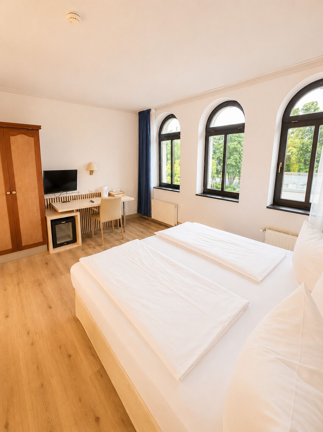 Quarto casal superior | Escrivaninha, espaço de trabalho para notebook, Wi-Fi de cortesia