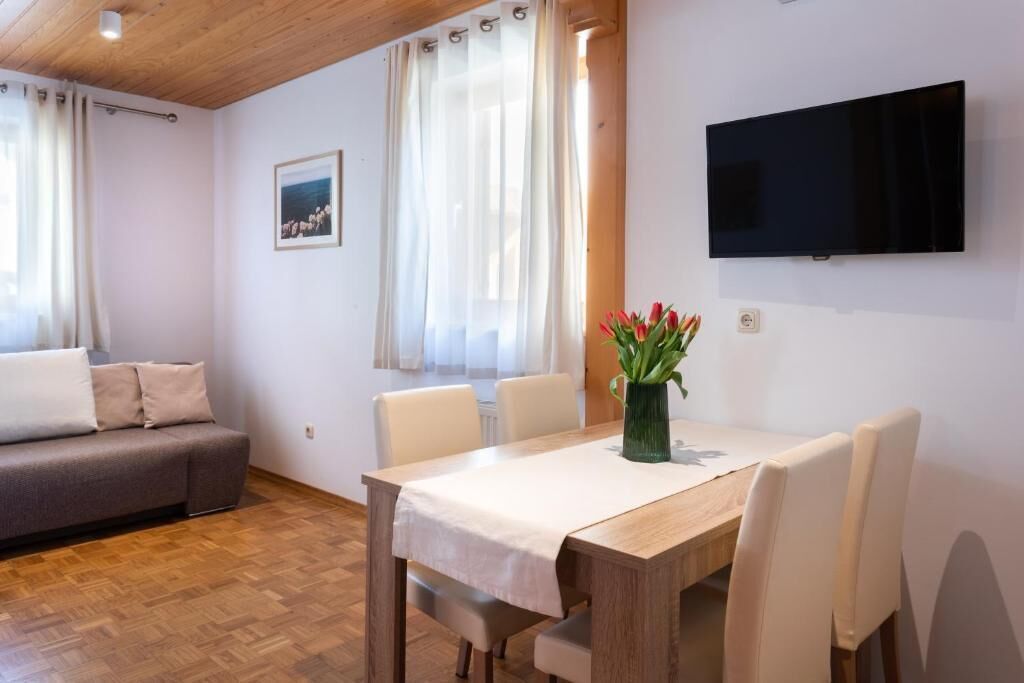 Comfort Apartment | Dining