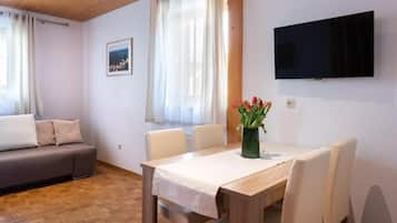 Comfort Apartment | Dining