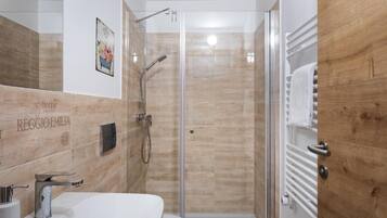 Apartment, Gartenblick | Badezimmer