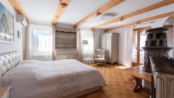 Luksushuoneisto, parveke, näköala puutarhaan | Tallelokero huoneessa, pimennysverhot, äänieristys, silitysrauta/-lauta