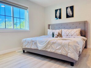 Room - *Brand New BUDGET*Sleep 6*Downtown 5 MINS* (Edmonton)