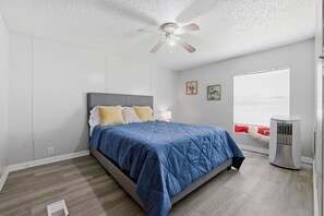 Room - Country Home, Extended Stay,  Sleeps 5 (Wallis)