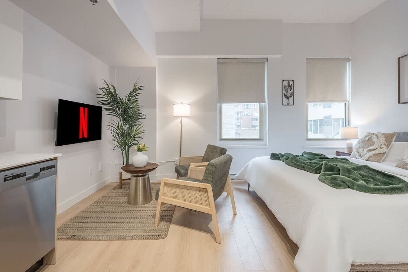 Desk, iron/ironing board, WiFi, bed sheets