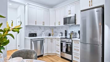 Studio (2 Bedrooms) | Interior