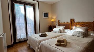 3 dormitorios, tabla de planchar con plancha, wifi gratis y ropa de cama