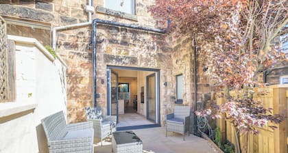 Luxury Harrogate Townhouse | Sleeps 8 | Town Centre