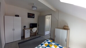 Room - Vrbo Property (La Souterraine)