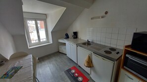 Private kitchen - Vrbo Property (La Souterraine)