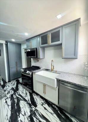 Private kitchen - Awesome 4-bedroom house with AC in charming Harbour View (Harbour View)
