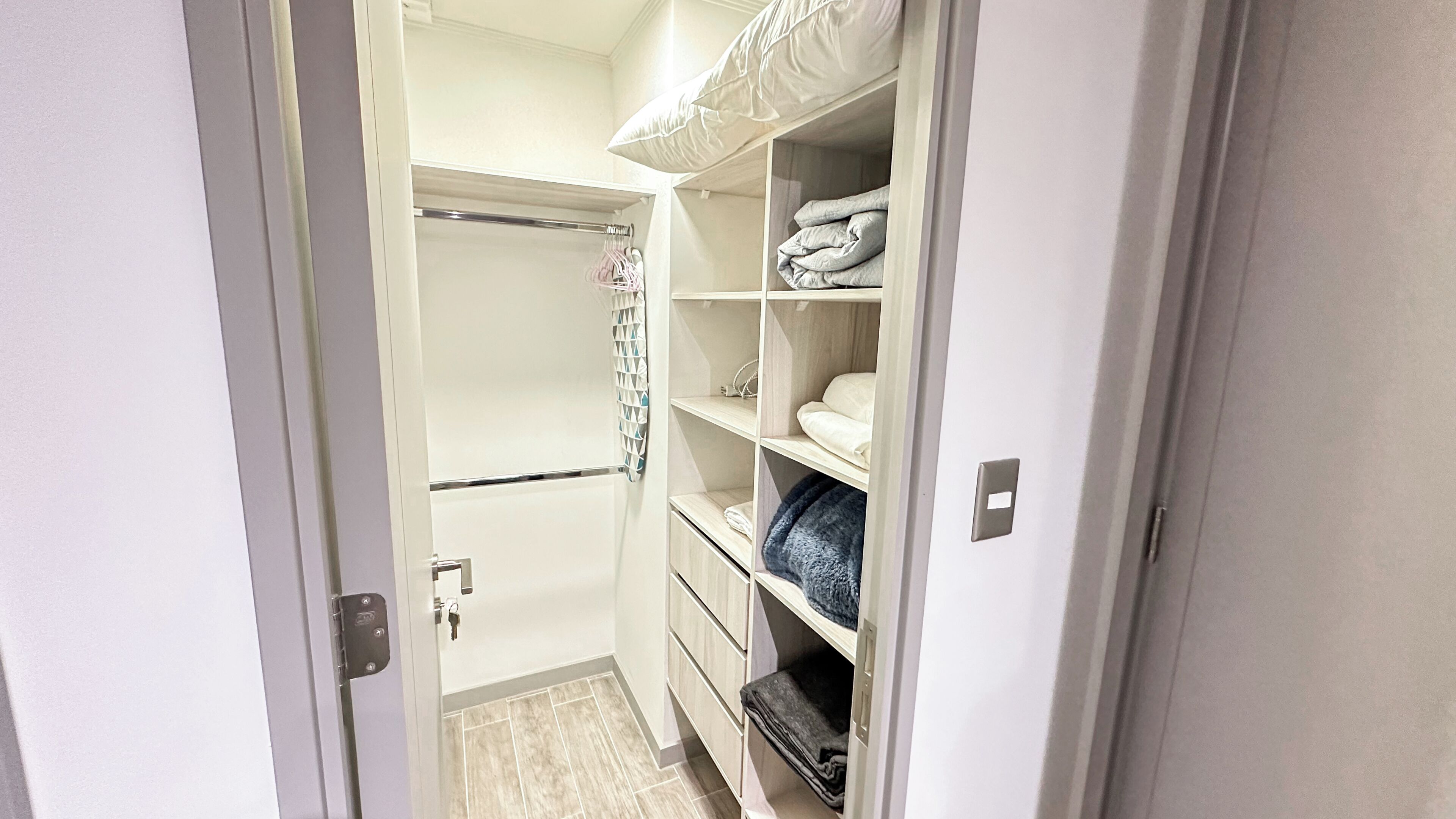 Departamento estándar, 1 cama King size y sofá cama, balcón | Interior