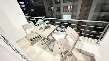 Standard Apartment, 1 King Bed with Sofa bed, Balcony | Outdoor dining