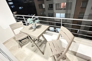 Apartamento | Restaurante al aire libre