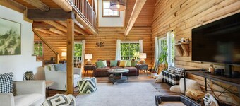 Brownstone Lodge – Private 55-Acre Retreat with Hot Tub & Fire Pit