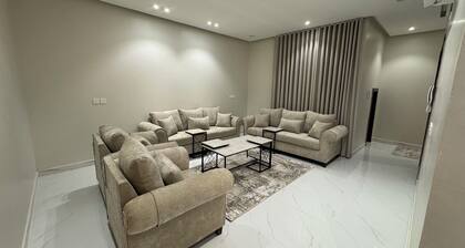 Spacious 4-bedroom apartment in fantastic Madinah with AC