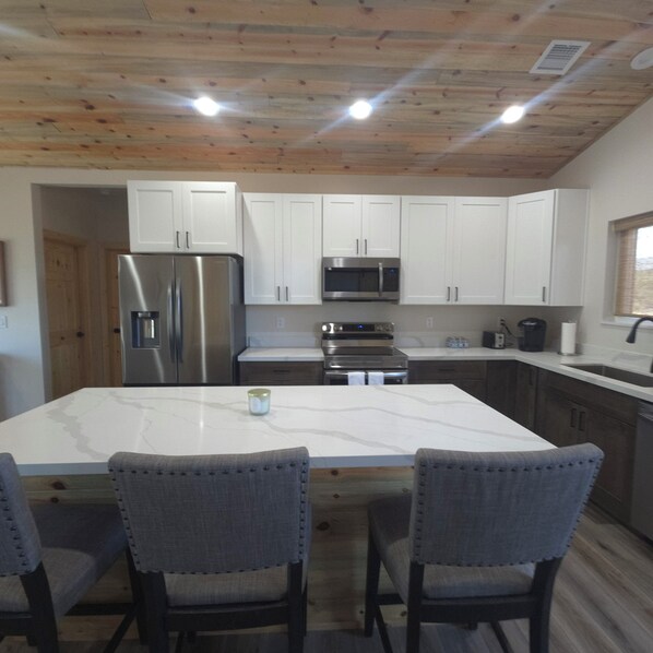 Private kitchen - Fresh new Cabin, 3 BR, Family-friendly, White Mountain Escape (Overgaard)