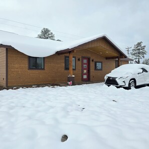 Exterior - Fresh new Cabin, 3 BR, Family-friendly, White Mountain Escape (Overgaard)
