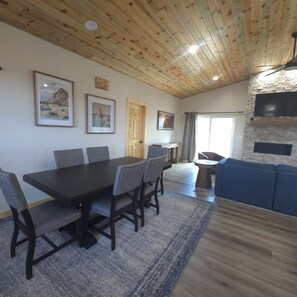 Dining - Fresh new Cabin, 3 BR, Family-friendly, White Mountain Escape (Overgaard)