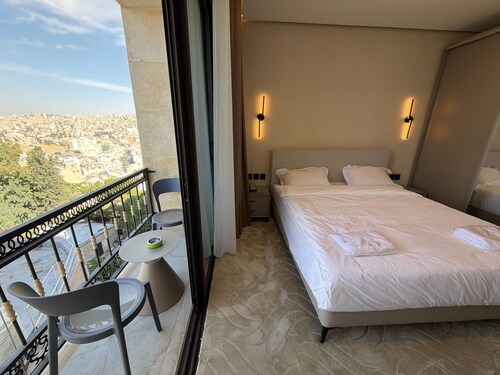 401 Tara-jre Jabal Al Lweibdeh With Stunning View