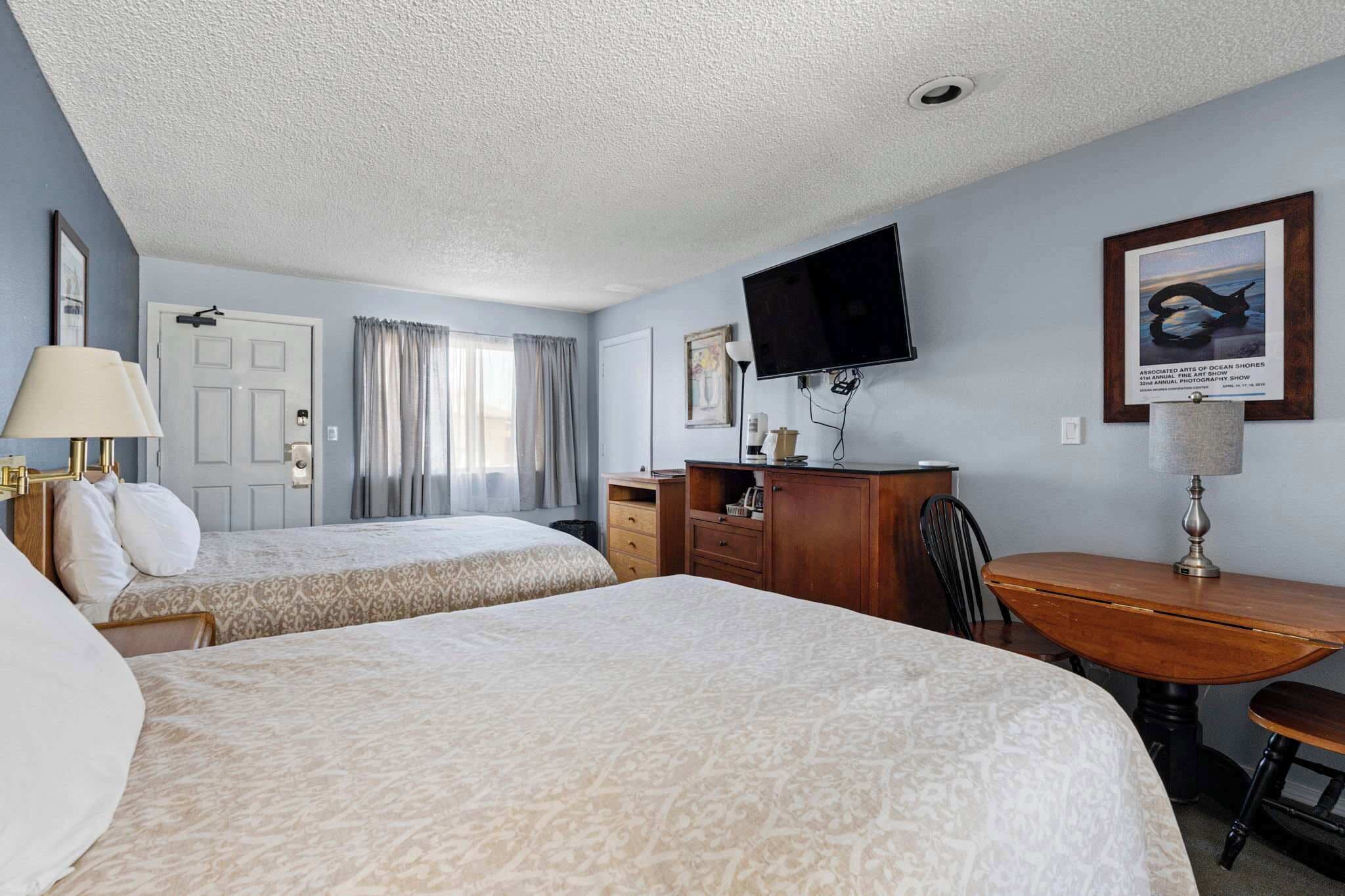 Iron/ironing board, WiFi, bed sheets