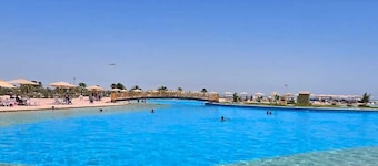 Perfect 5-bedroom chalet with AC in peaceful Suez Governorate